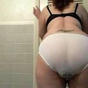 women poop in her white panties