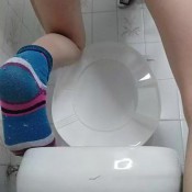 noel parker shitting upside down on the toilet