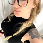 Queenblondee Daily Poop Sara Bee