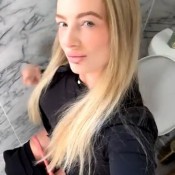 Queenblondee Pooping In Friends Bathroom Sara Bee