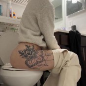 Queenblondee Struggling To Poop Ugh Sara Bee