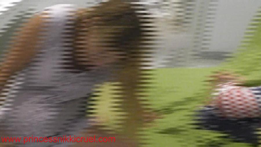 anna-maria and nikki pee 01 hd mikadoshop